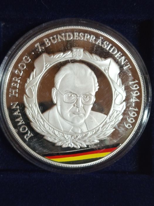 Посребрени плакети с частично позлатяване"Президентите на Германия"