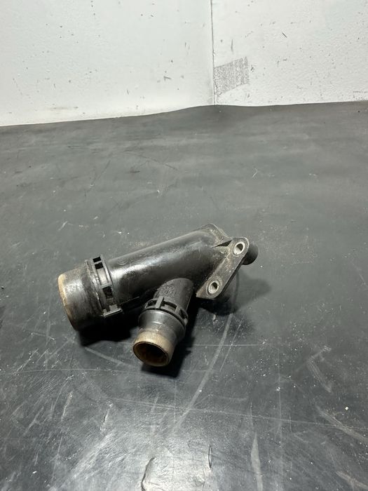 carcasa termostat distribuitor apa BMW Seria 3 E90 E91 E92 E93 320d