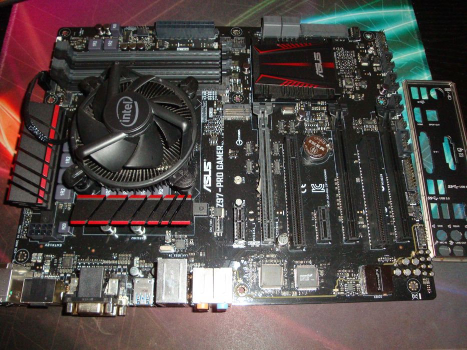 Kit asus Pro gamer Z97 black procesor i5 4590 3.7 Ghz