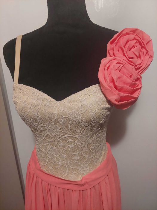 Rochie noua fabuloasa cu accesorii pe umar