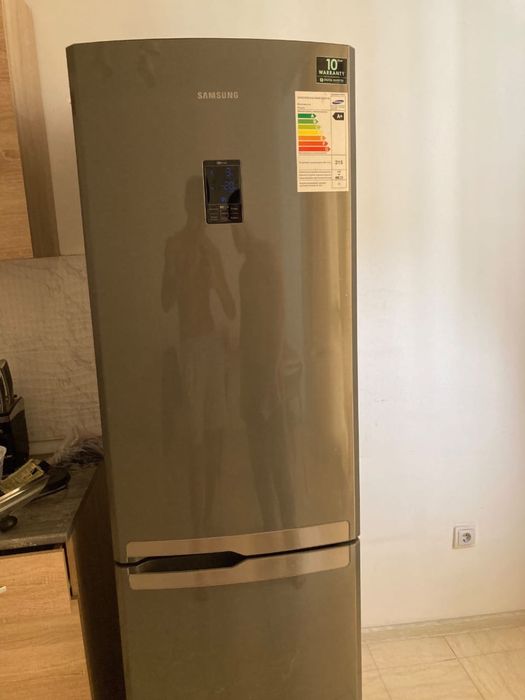 Холодильник Samsung б/у продам срочно