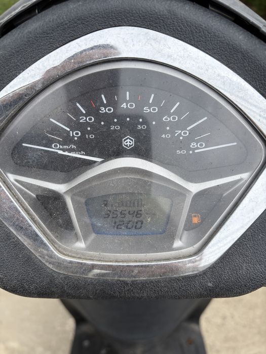 Scuter Piaggio Liberty S baterie noua  49cc se poate conduce cu B ul se poate inmatricula urme de utilizare