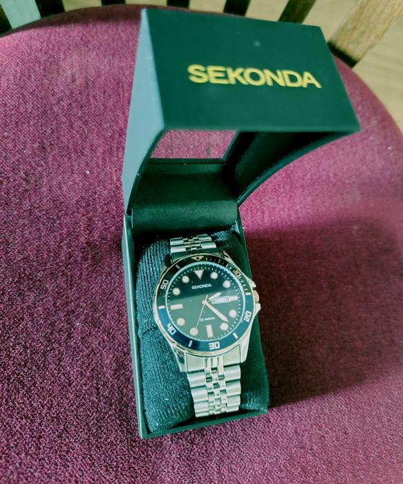 Ceas Sekonda nou + ceas William S. stare foarte buna