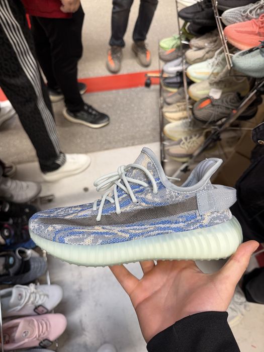 Yeezy Boost 350 V2 / Adidas / Premium / Full box