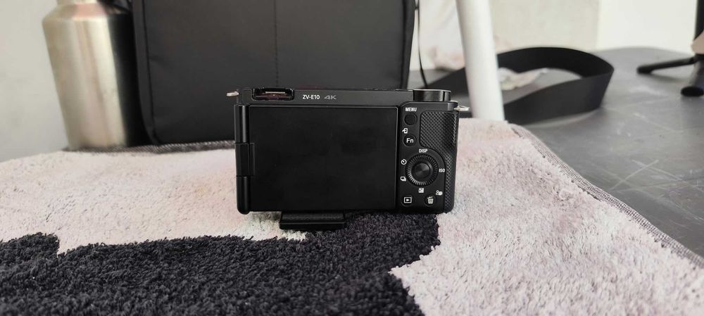 Sony ZV-E10 Body(SC: 5711) + Zhiyun Crane M3S + 2 baterii extra + încărcător dual + Curea de umǎr