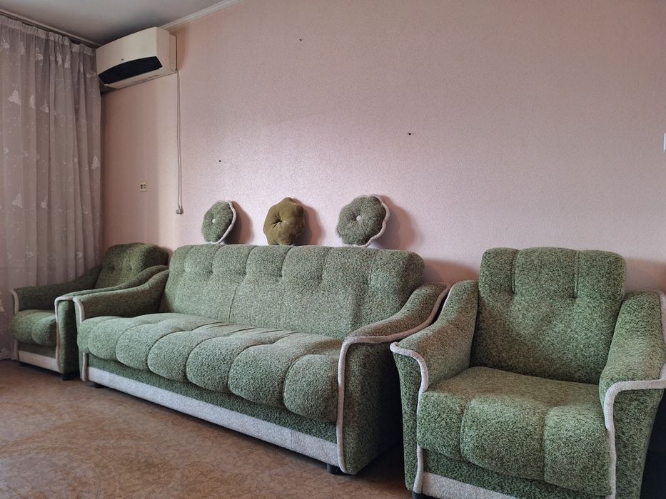 Мягкий диван и кресло