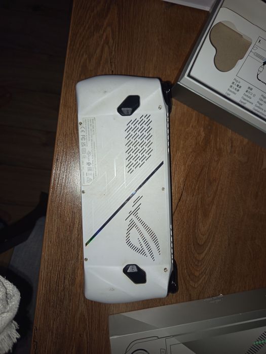 Игровая привстака ROG Ally