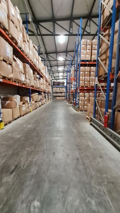 Furnizor imbracaminte si incaltaminte outlet. Oferim plata la termen