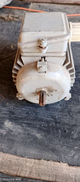 Продам асинхронный двигатель