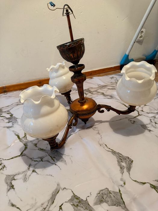 продам люстру в зал в отличном состоянии