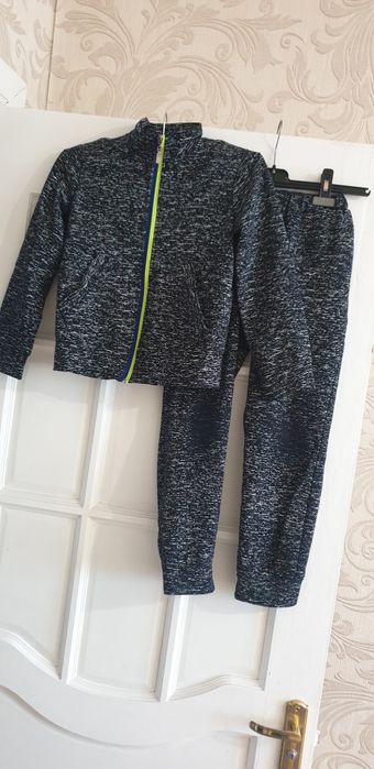 Спортивный детский костюм