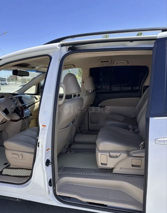 Тойота превия 2018