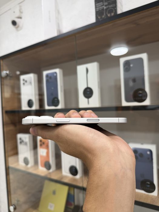iPhone 16