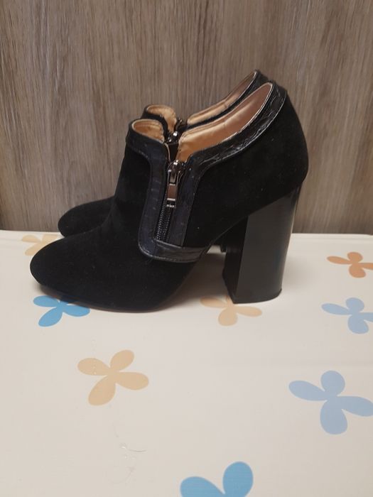 Велурени дамски обувки