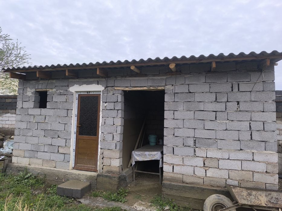 Uy sotiladi 6 sotix yer maydoniga ega