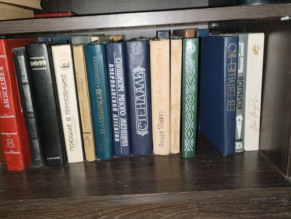 Книги, продам срочно