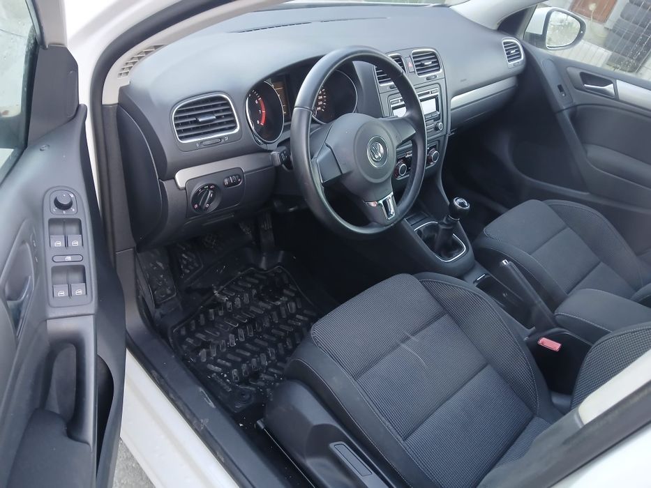 Vw golf 6 ,2010,motor 1,4mpi euro 5 km102000 carte servis
