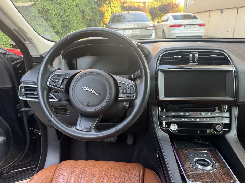 Vand jaguar f pace 3.0 2017 cu cutie defecta