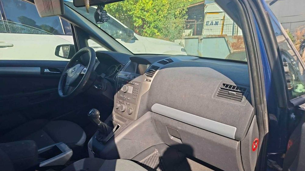 Dezmembrez Opel Zafira B - 1.9 Diesel DIN 2006 - Z19DT