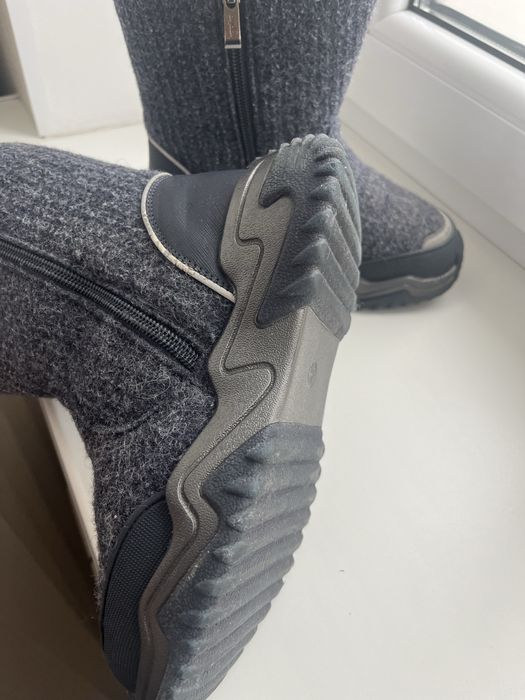 Продам зимние сапоги для мальчика