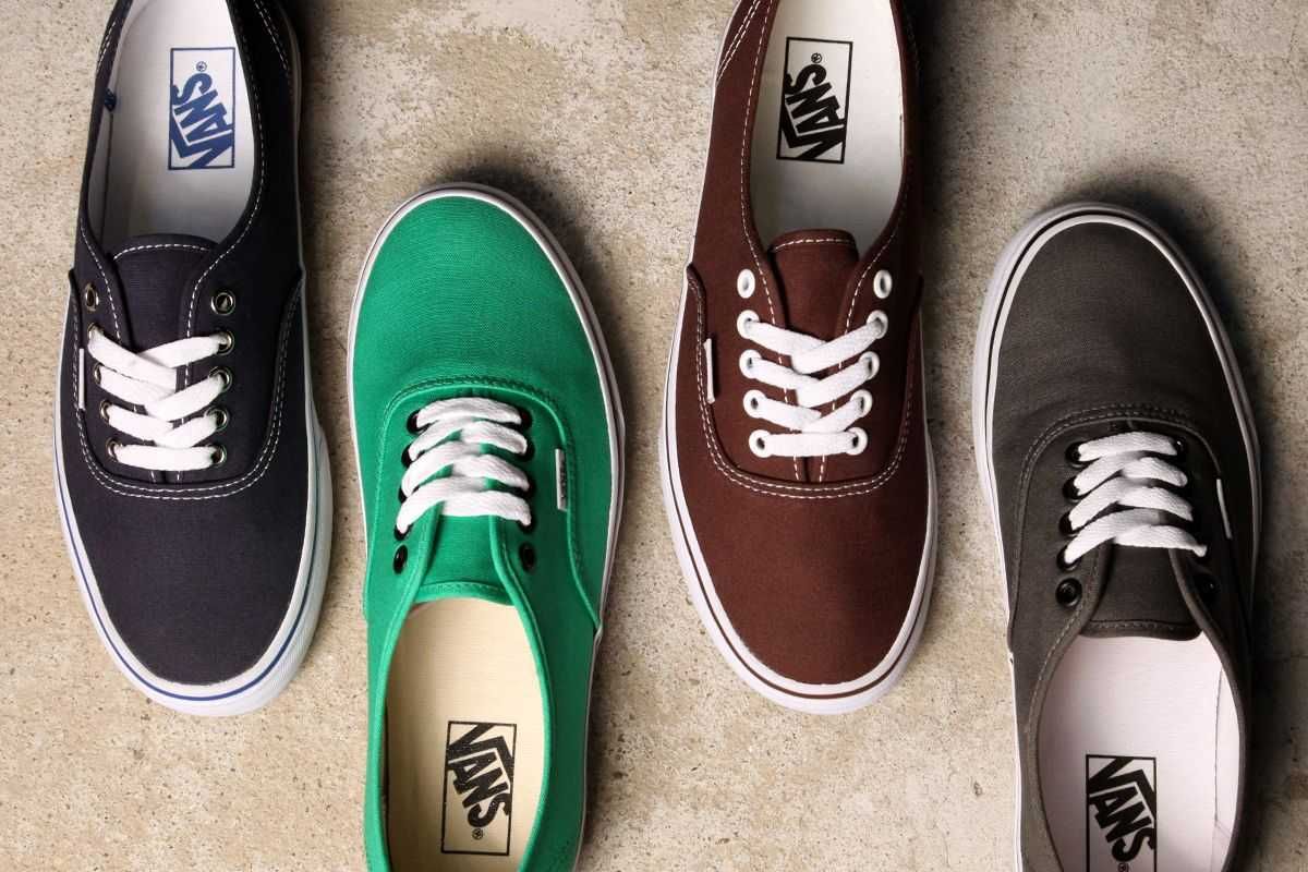 Язык vans. Стиль с кедами Ванс мужские. Образы с кедами Ванс мужские. Кеды vans мужские. Vans Opening кеды мужские.