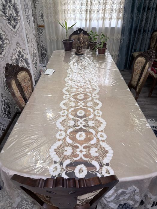 Стол обеденный и стулья