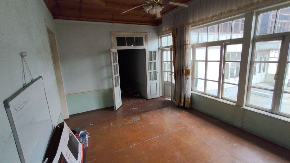 2,8 sotixli uy sotiladi.