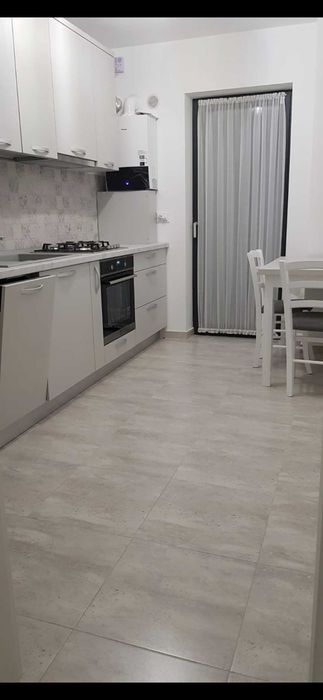 Inchiriez apartament două camere zonă centrală