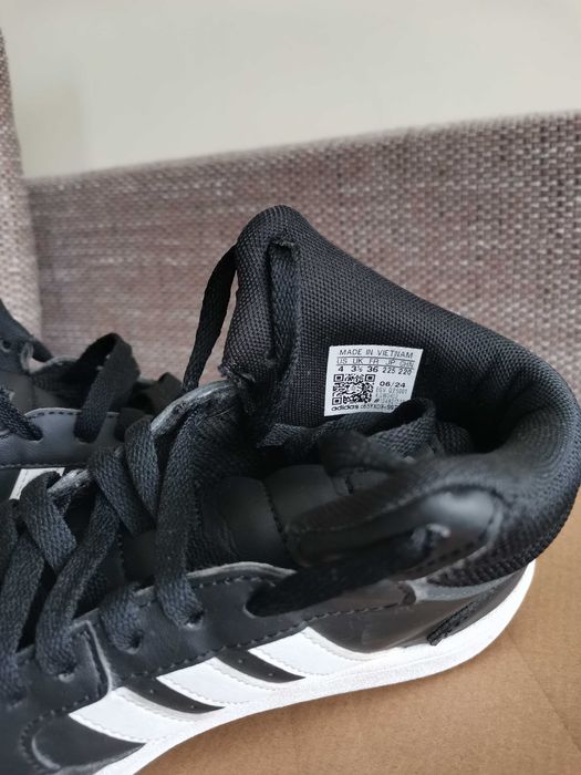 Маратонки Adidas, Nike и апрески 35 и 36