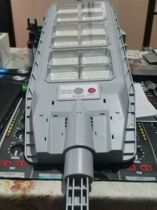 Lampa solara pe leduri