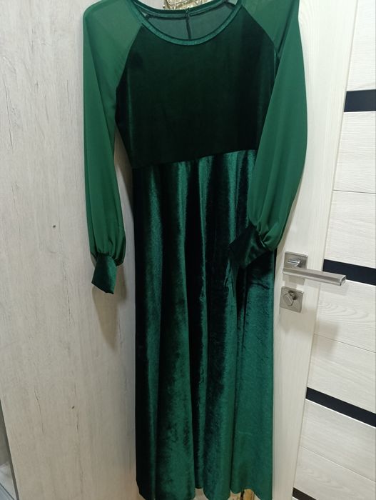 Платья на выход очень красивый фасон. Салидно аристократичный