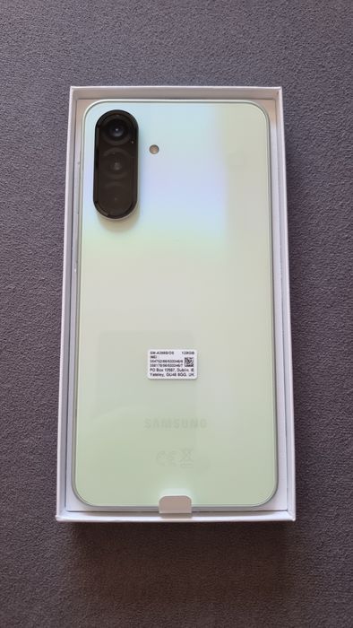 Samsung A36 5G 128gb + bluetooth слушалки