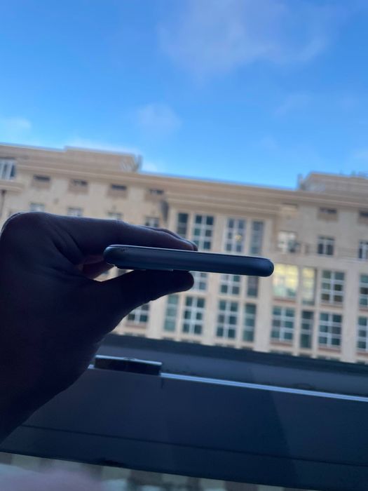 Обменяю Iphone 11 белый