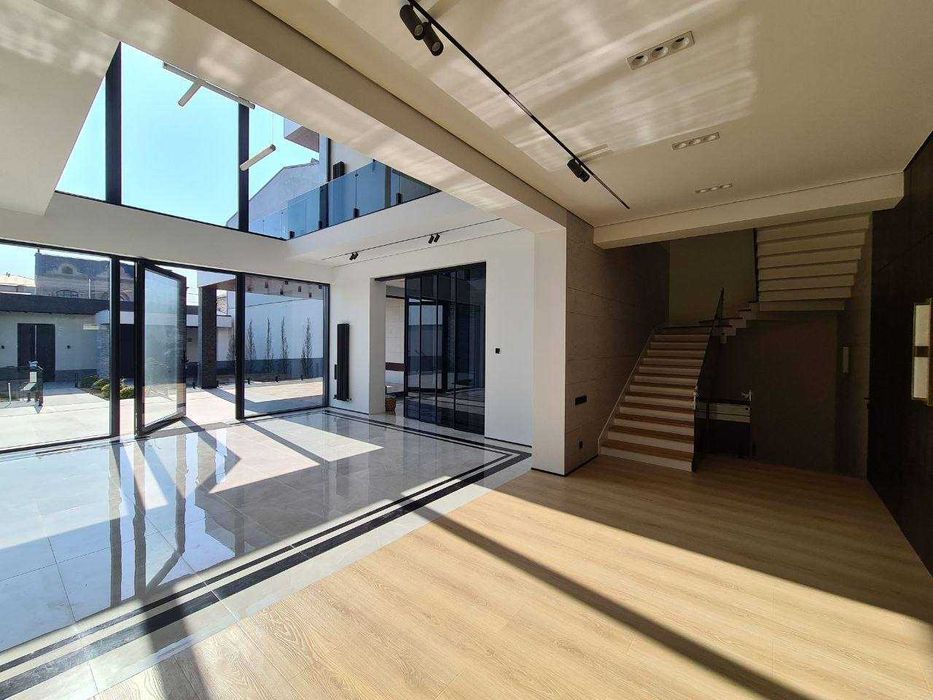 Продается современный дом на центре Луначарского