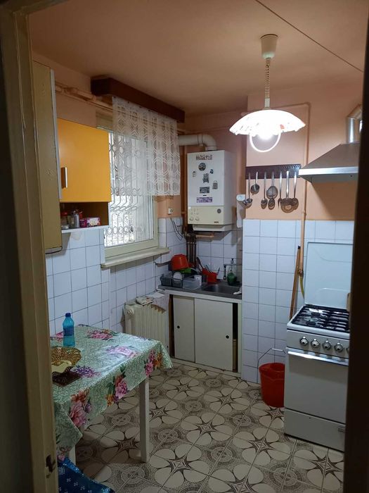 Apartament cu 4 camere ,2 bai si pivnita