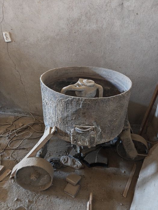 Бетоно мешалкалар сотилади.