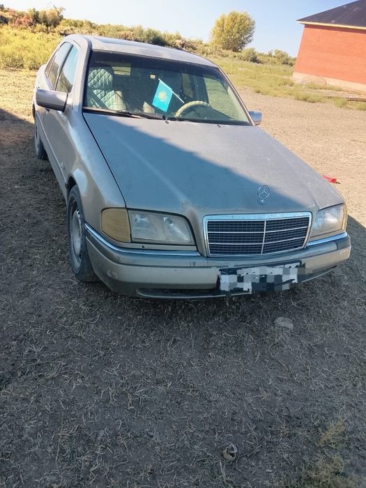 Автомобиль. Мерс