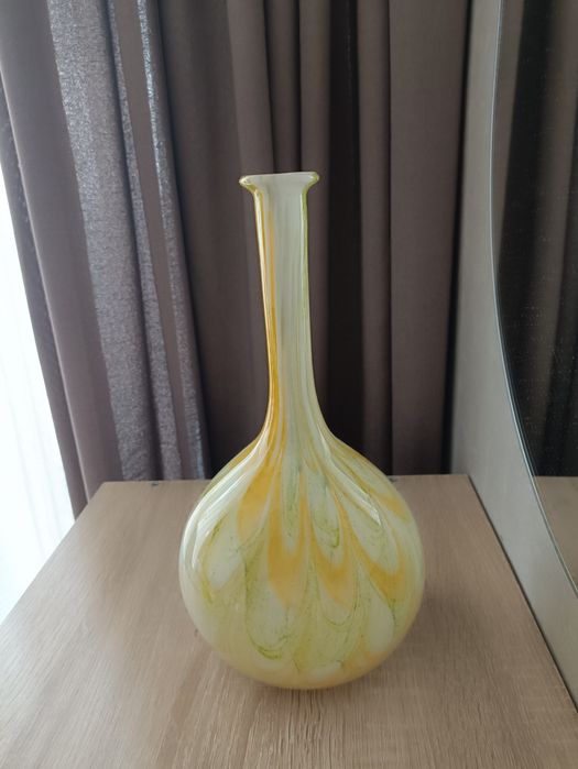 Интерьерные вазы из стекла