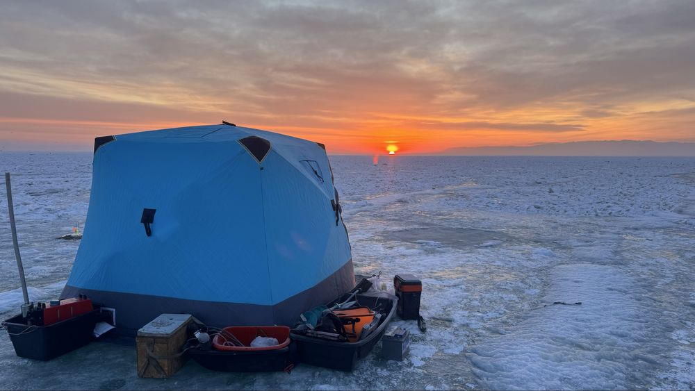 Продам куб зимняя палатка трехслойная б/у размер 2,4*2,4