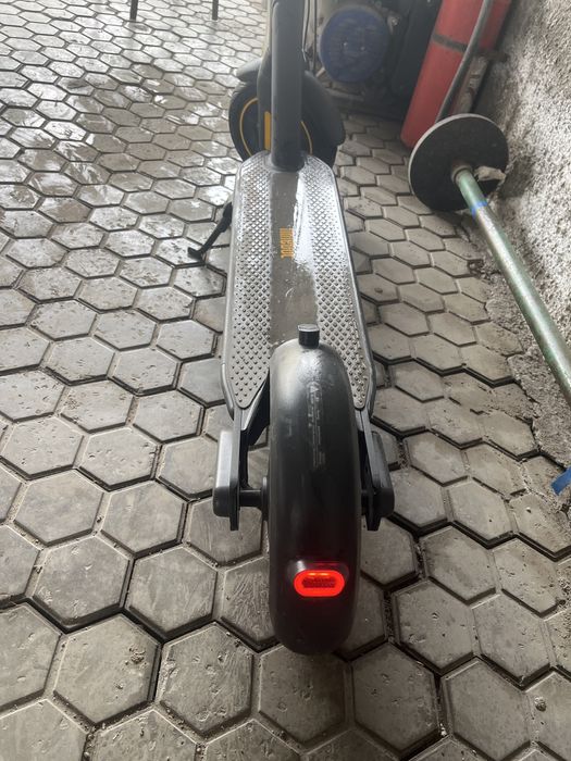 Продам электросамокат Nineboot g30