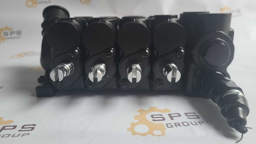 Гидрораспределитель 4-х секционный