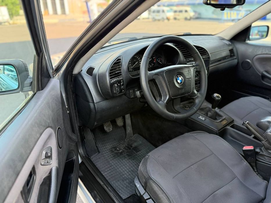 BMW e36 m52b20 в отличном состоянии