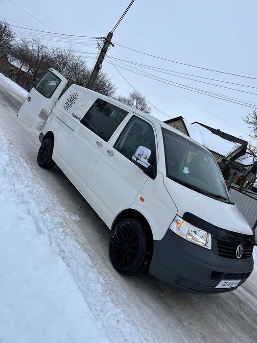 Vand  volkswagen Transporter T5 cu 6 locuri si duba modelu lung