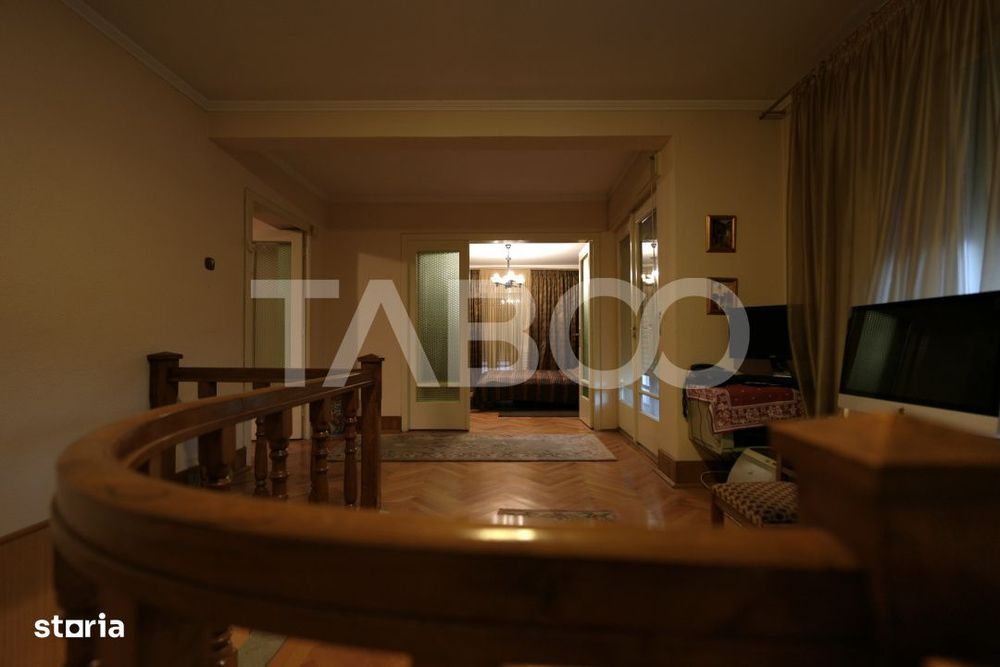 Casa individuala de vanzare cu 5 camere 2 balcoane zona Centrala