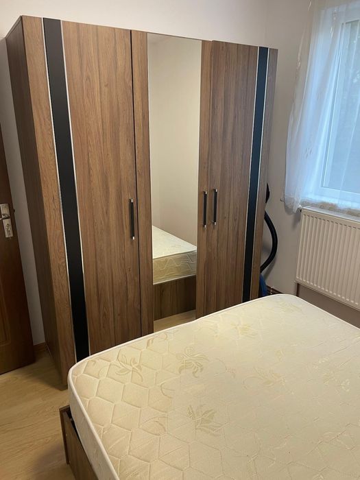 Închiriez apartament