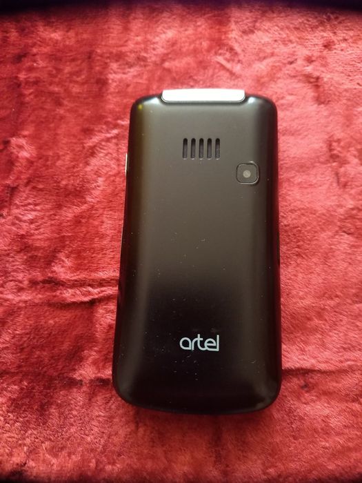 Продаю телефон artel.