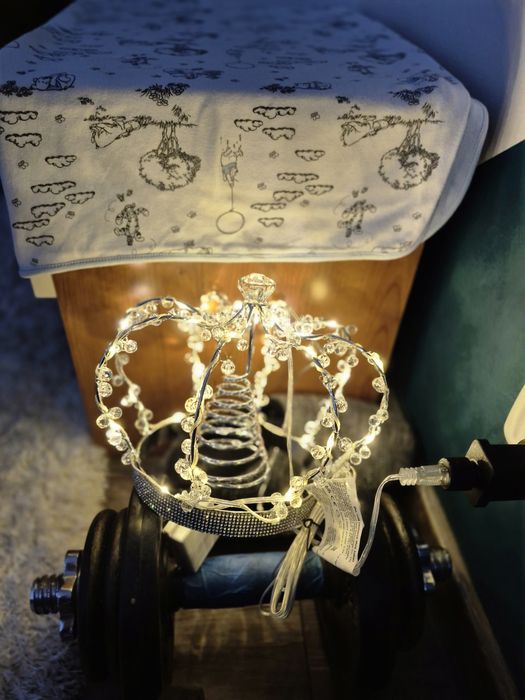 Vârf de brad iluminat LED – Coroană decorativă cu mărgele / Cristale Nou