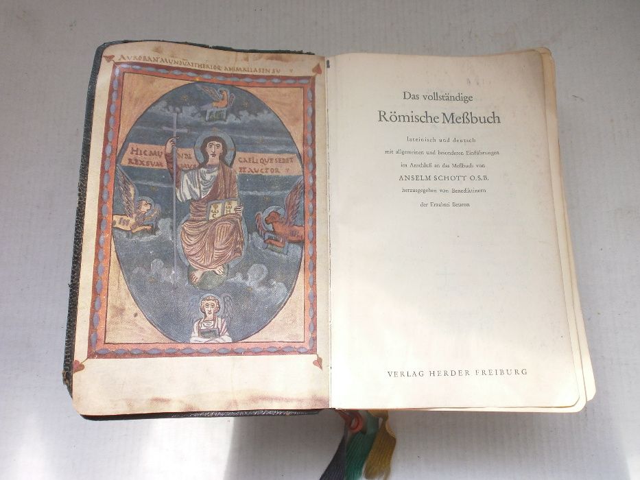 Стара  Библия с Кожени Корици и Позлатени Страници