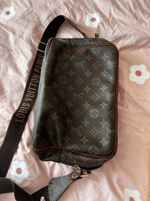 Poseta piele purtata apoi dusa la curatat