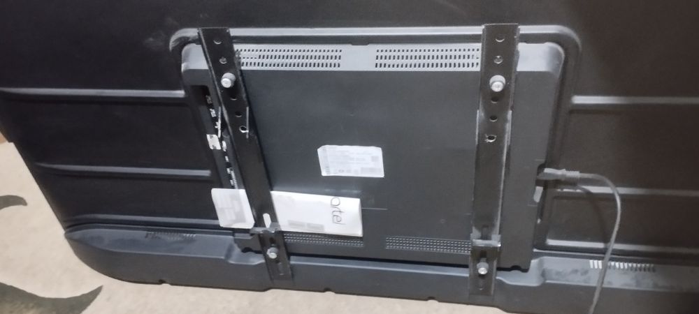 Телевизор Артэл 140см !!!